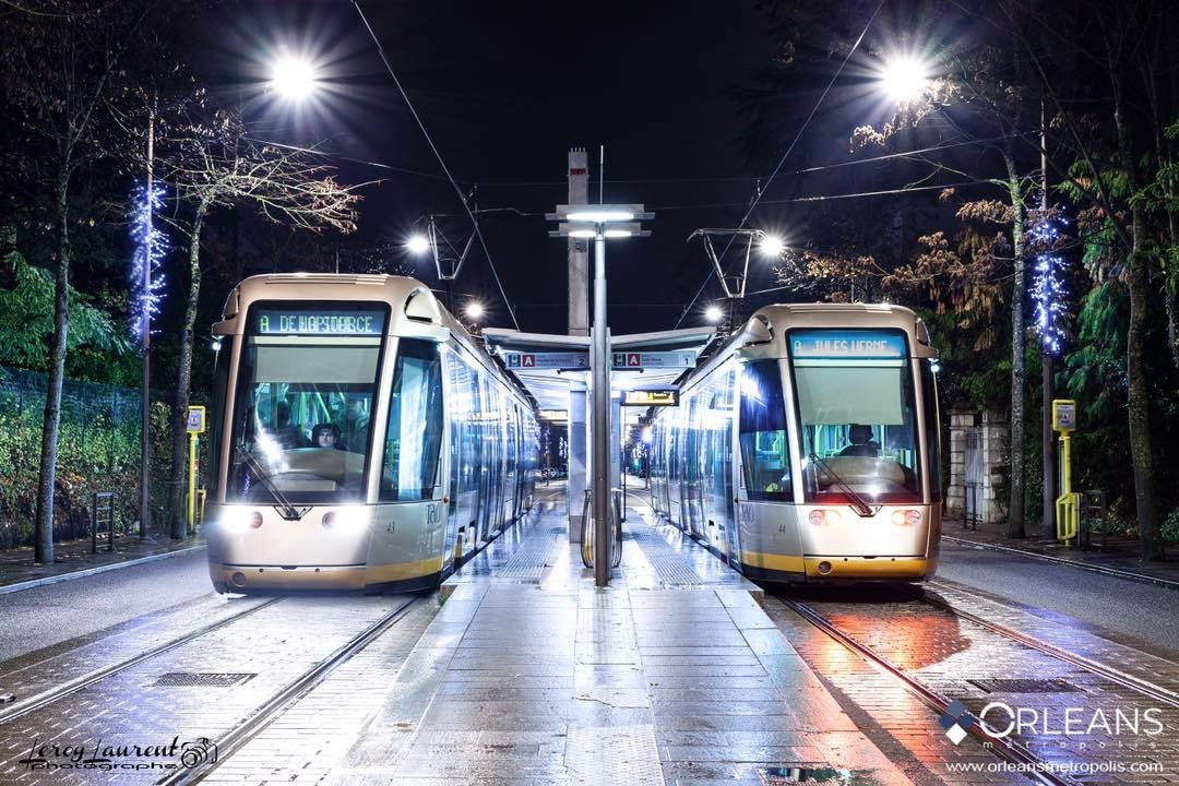 Tram avenue de la moulière Orléans by Night