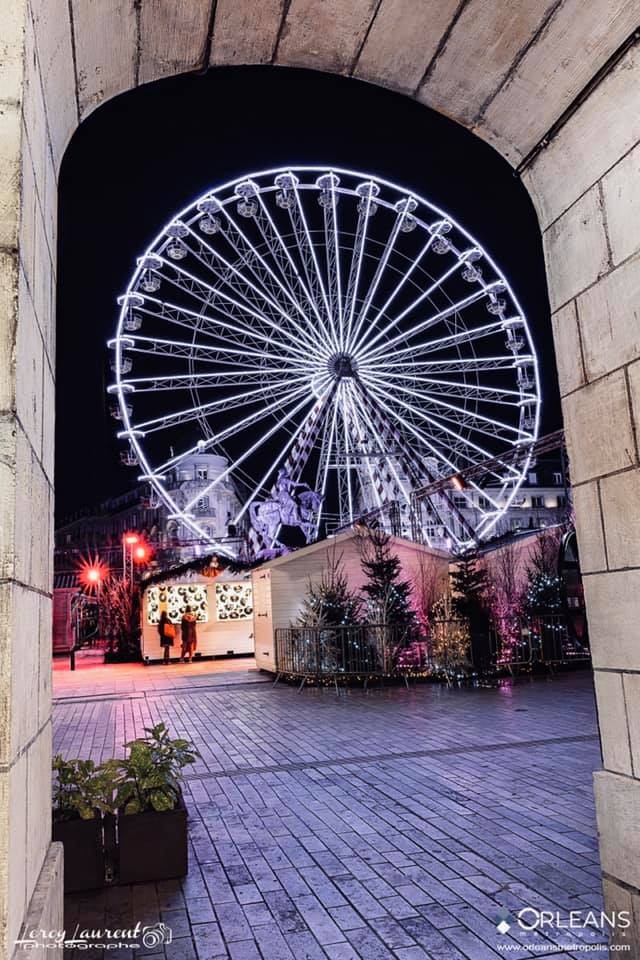 Marché de Noel d'Orléans vue depuis les Arcades rue Royale