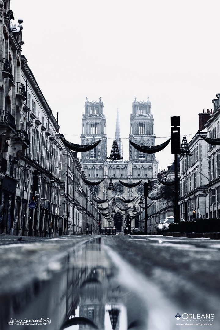 Cathédrale d'Orléans brouillard rue Jeanne d'arc