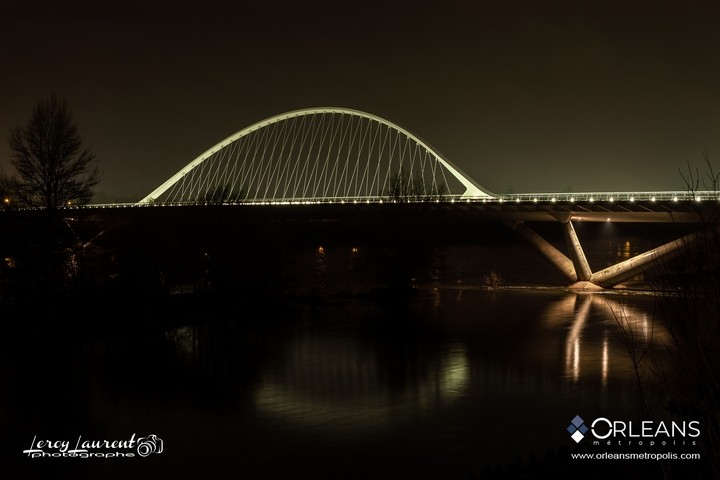 Pont de l'Europe Orleans la nuit