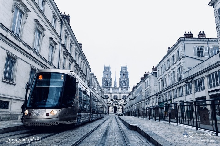 Tram TAO rue Jeanne d'Arc Orléans