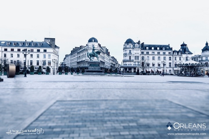 La Grande place du Martroi Orléans