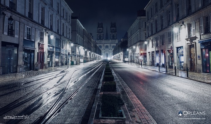 Rue Jeanne d’Arc  & Cathédrale Orléans la nuit