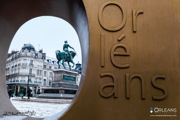 O d'Orléans avec statue de Jeanne d'Arc