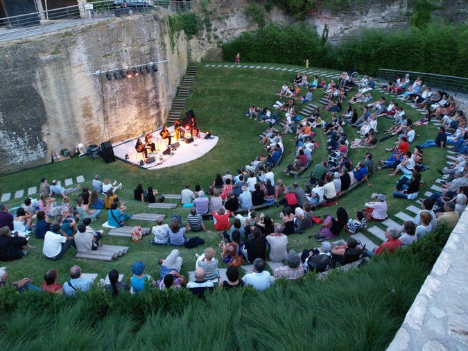 Théâtre au pied de la cathédrale d’Orléans