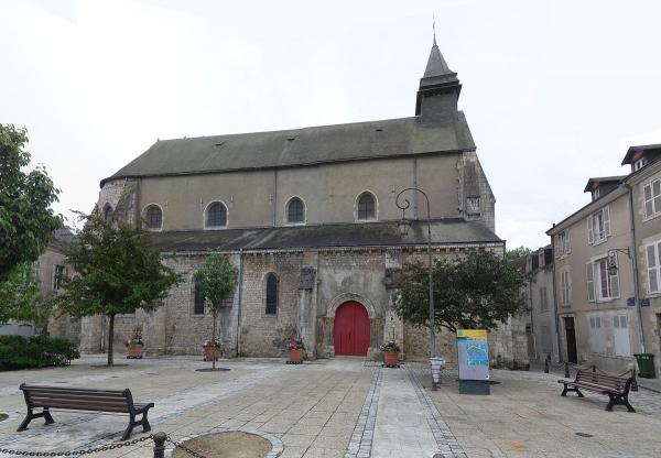 La collegiale saint pierre le puellier