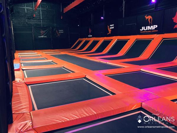 Jump trampoline arena