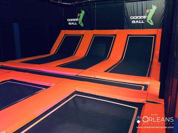 Jump trampoline arena