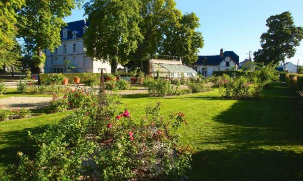 Jardin de roses du château de Saint-Jean-Le-Blanc